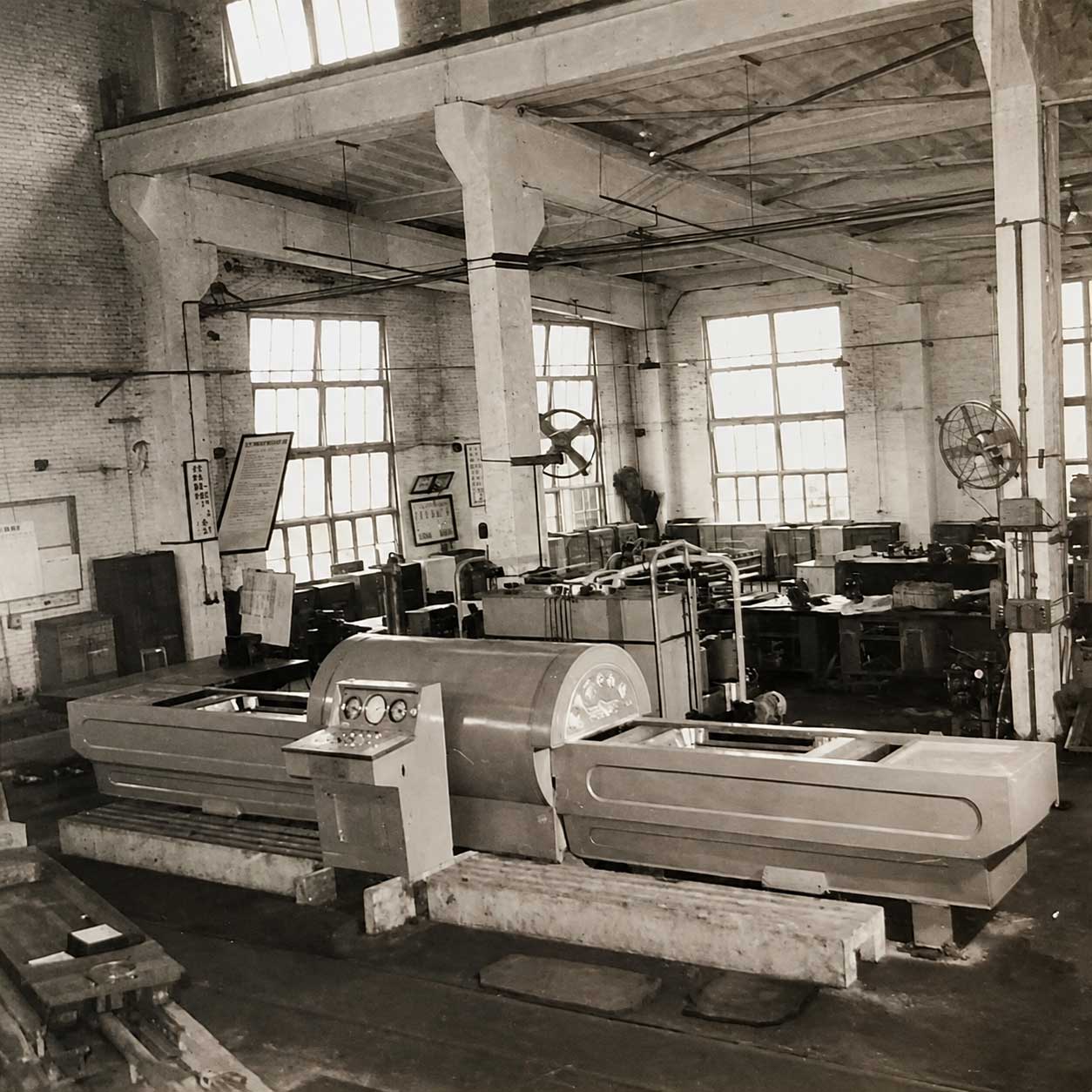 8000-ton / 1400-bar Ultra-High-Pressure Fluid Cell Press